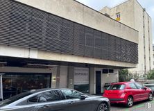 Office for rent at Avenida Alberto Alcocer, 32, Chamartín, Madrid, 28036 with car, tire, wheel, automotive exterior, automotive lighting, automotive parking light, family car, executive car, automotive tail & brake light and luxury vehicle around