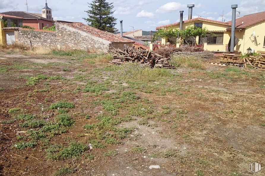 Land for sale at Calle San Francisco, Cogolludo, Guadalajara, 19230 with house, plant, cloud, sky, tree, land lot, wood, grass, window and building around