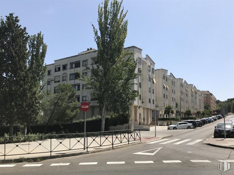 Local en venta en Calle Aramayona, San Blas - Canillejas, Madrid, 28022 con edificio, coche, cielo, ventana, superficie de la carretera, diseño urbano, árbol, asfalto, planta y espacio público alrededor