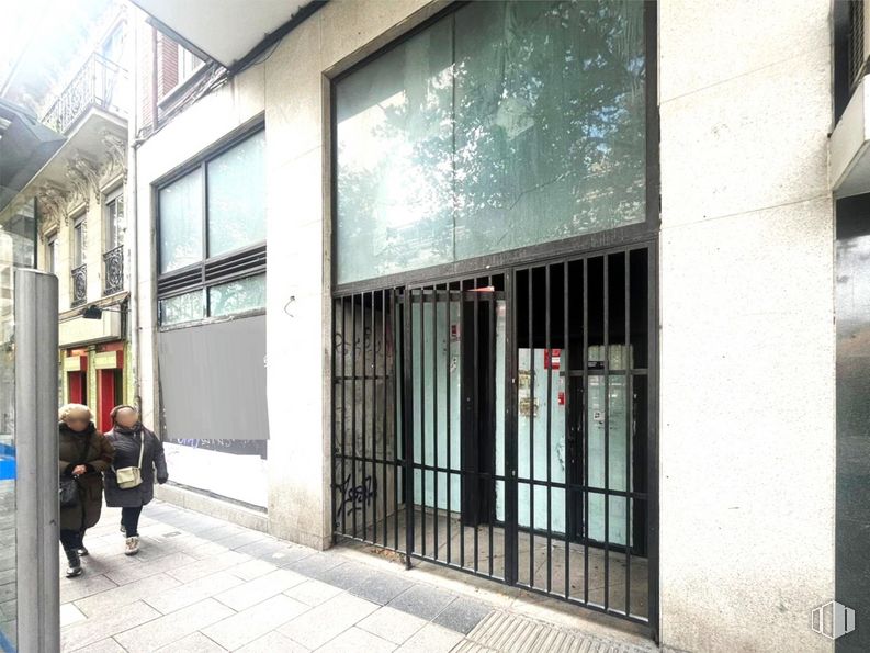 Local en alquiler en Calle Francisco Silvela, 53, Salamanca, Madrid, 28028 con persona, edificio, accesorio, fachada, ciudad, edificio comercial, vidrio, ventana, diseño urbano y material compuesto alrededor