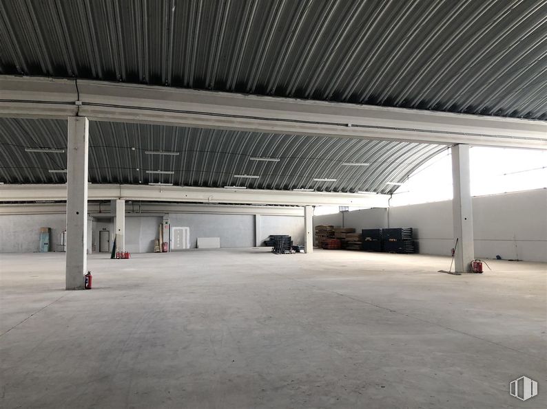 Industrial for sale at San Crispín - La Estación Consorcio, Colmenar Viejo, Madrid, 28770 with floor, flooring, ceiling, hall, shade, concrete, parking, daylighting, fluorescent lamp and steel around