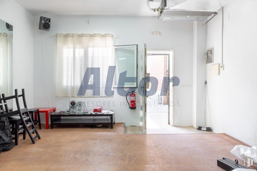 Local en venta en Calle Luis Ruiz, Ciudad Lineal, Madrid, 28017 con silla, propiedad, edificio, sofá, madera, ventana, interiorismo, suelo, suelos y cortina alrededor