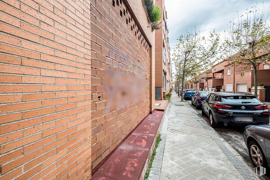 Local en alquiler y venta en Avenida Circunvalación, Daganzo de Arriba, Madrid, 28814 con rueda, coche, edificio, neumático, vehículo terrestre, día, vehículo, planta, iluminación automotriz y ventana alrededor