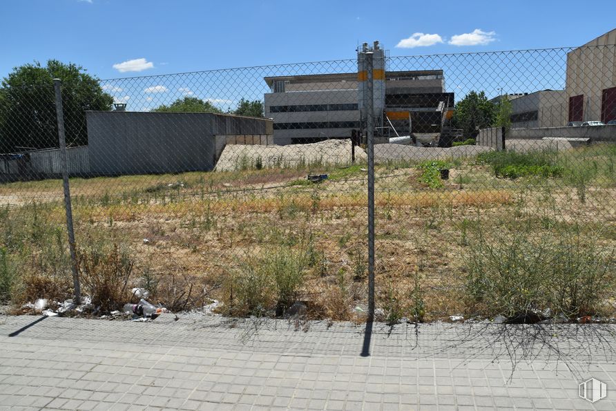 Suelo en alquiler en Calle Químicas, 36, Alcorcón, Madrid, 28923 con edificio, nube, cielo, planta, día, superficie de carretera, asfalto, lote de tierra, diseño urbano y barrio alrededor