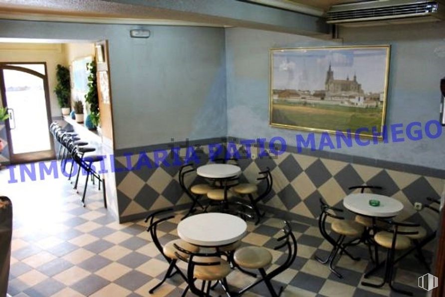 Retail for sale at Carretera Sonseca, Orgaz, Toledo, 45450 with picture frame, chair, furniture, table, interior design, flooring, floor, real estate, leisure and ceiling around