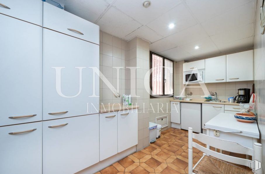 Oficina en venta en Nueva España, Chamartín, Madrid, 28016 con ventana, alacena, ebanistería, mueble, edificio, accesorio, suelo, suelos, casa y puerta alrededor