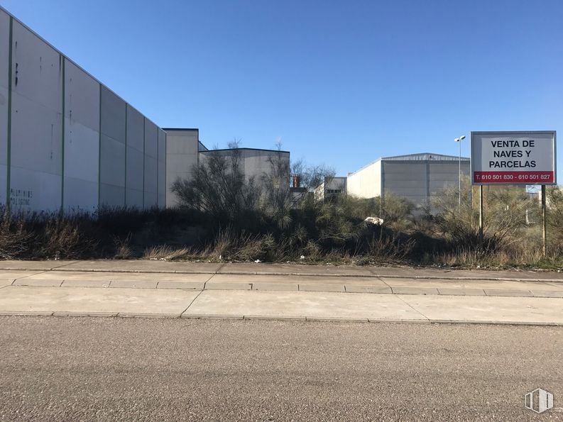 Land for sale at Calle Dulcinea, 4, Toledo, 45006 with building, sky, plant, asphalt, road surface, land lot, road, composite material, city and tar around