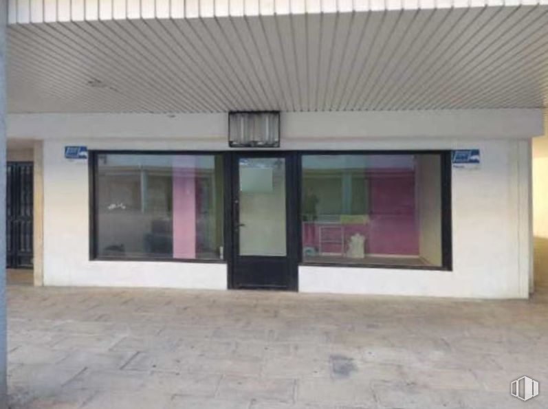 Local en venta en Calle Santa Susana, Torres de la Alameda, Madrid, 28813 con puerta, ventana, suelo, suelos, material compuesto, hormigón, sombra, vidrio, puerta de casa y transparencia alrededor