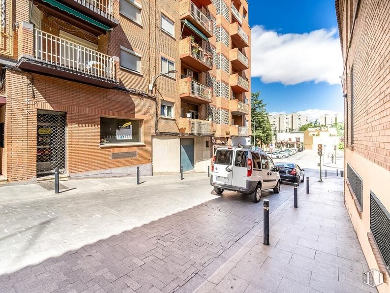 Local en venta en Calle Pedro Pascual, 15, Guadalajara, 19001 con edificio, neumático, coche, ventana, rueda, vehículo, infraestructura, nube, superficie de la carretera y matrícula del vehículo alrededor