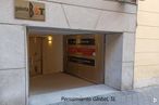 Retail for sale at Calle María de Guzmán, 61, Chamberí, Madrid, 28003 with property, fixture, building, door, wood, wall, flooring, composite material, gas and automotive exterior around