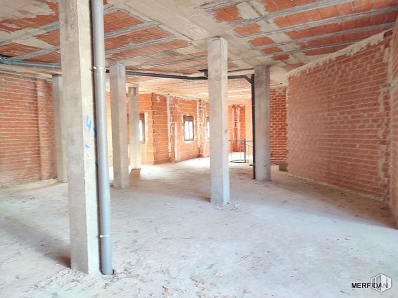 Local en venta en Plaza España, Fuenlabrada, Madrid, 28944 con madera, ladrillo, albañilería, pasillo, piso, pavimento, material de construcción, viga, material compuesto y techo alrededor