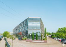 Office for rent at Edificio Europa II, Calle Musgo, 2, Moncloa - Aravaca, Madrid, 28023 with building, sky, plant, wheel, urban design, thoroughfare, shade, tree, house and vehicle around