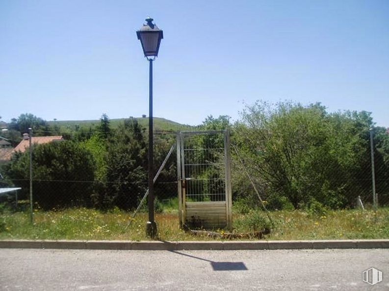 Suelo en venta en Avenida Varsovia, 60, El Casar, Guadalajara, 19170 con luz de la calle, cielo, planta, superficie de la carretera, lote de terreno, árbol, asfalto, lámpara, hierba y carretera alrededor