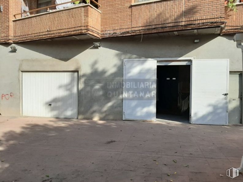 Retail for sale & for rent at Zona centro, Corral de Almaguer, Toledo, 45880 with door, fixture, road surface, wood, asphalt, neighbourhood, facade, real estate, shade and tints and shades around