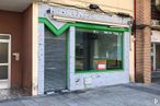 Retail for sale at Calle Real, 3, Villanueva de la Cañada, Madrid, 28691 with building, fixture, window, road surface, neighbourhood, facade, wood, brick, shade and tints and shades around