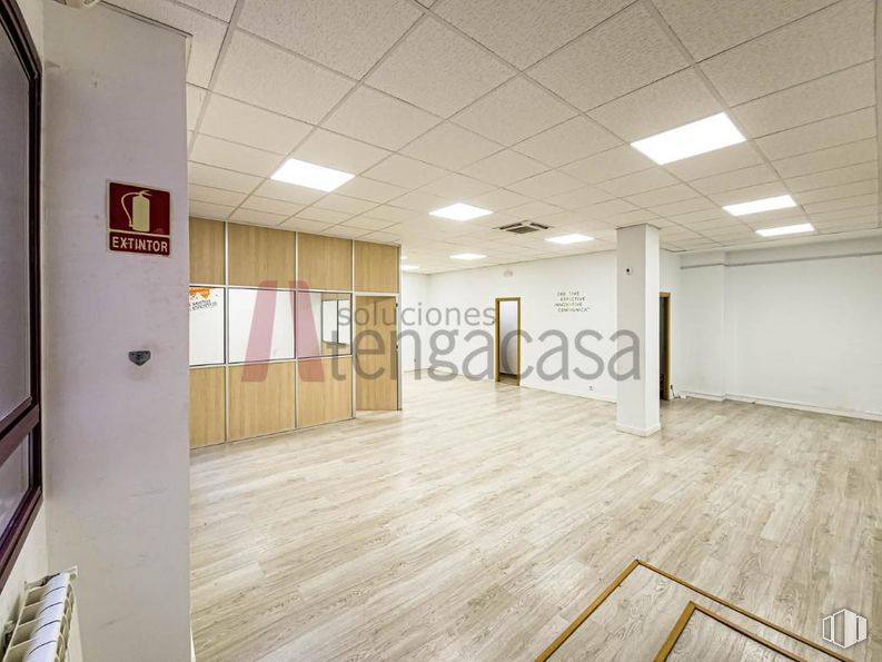 Oficina en alquiler en Calle Azcona, Salamanca, Madrid, 28028 con lámpara, alumbrado, madera, hall, accesorio, interiorismo, suelos, suelo, techo y madera dura alrededor