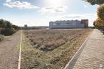 Land for sale at Calle Julio Cervera, 18, Móstoles, Madrid, 28935 with building, sky, cloud, plant, tree, road surface, land lot, asphalt, natural landscape and grass around