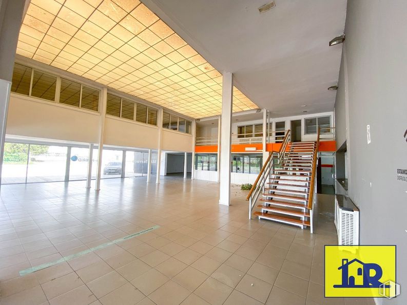 Industrial for sale & for rent at Avenida Cruz Roja Española, Cuenca, 16002 with fixture, architecture, hall, interior design, stairs, flooring, building, floor, wood and ceiling around