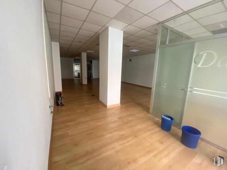 Local en alquiler en Zona centro, Alcorcón, Madrid, 28921 con accesorio, madera, interiorismo, hall, suelos, suelo de baldosas, suelo, edificio, madera dura y puerta alrededor