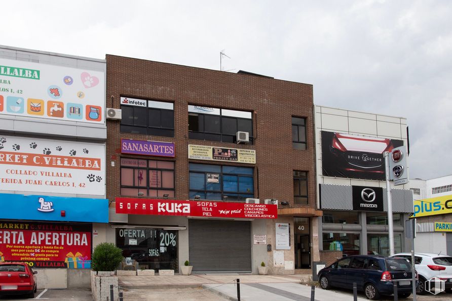 Oficina en alquiler en Avenida Juan Carlos I, 40, Collado Villalba, Madrid, 28400 con coche, edificio, luz de estacionamiento automotriz, vehículo terrestre, neumático, rueda, propiedad, cielo, vehículo y nube alrededor