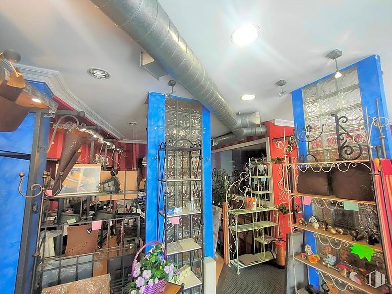 Retail for rent at Calle Nuestra Señora de Valverde, 47, Fuencarral - El Pardo, Madrid, 28034 with shelf, retail, city, leisure, ceiling, shelving, trade, event, market and room around