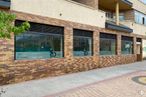 Retail for rent at Avenida Juan Carlos I, Villanueva del Pardillo, Madrid, 28229 with window, property, building, road surface, fixture, architecture, wood, urban design, shade and brick around