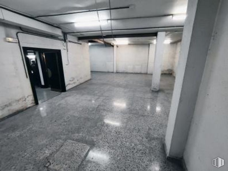 Retail for sale at Plaza Islas Azores, Fuencarral - El Pardo, Madrid, 28034 with fixture, door, floor, flooring, composite material, parking, concrete, ceiling, glass and city around