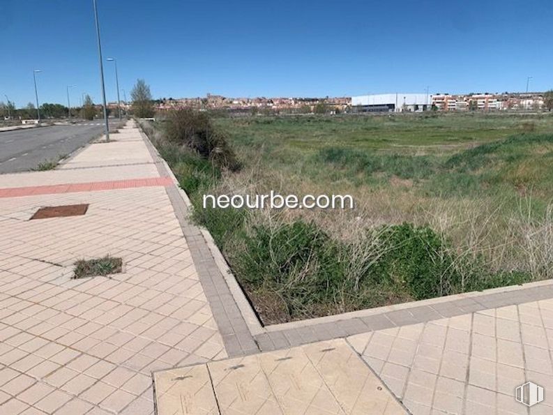 Suelo en venta en Zona Rompidas Viejas, Ávila, 05002 con cielo, planta, superficie de la carretera, lote de terreno, diseño urbano, hierba, acera, edificio, paisaje y zona residencial alrededor