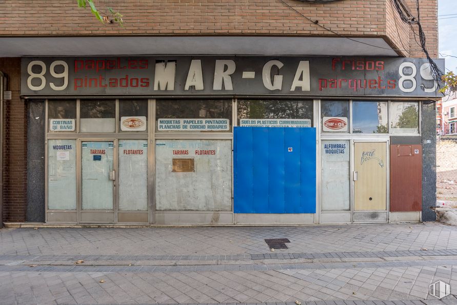 Local en venta en Calle Infanta Mercedes, 87-89, Tetuán, Madrid, 28020 con puerta, accesorio, fuente, madera, fachada, gas, superficie de la carretera, asfalto, ladrillo y edificio alrededor