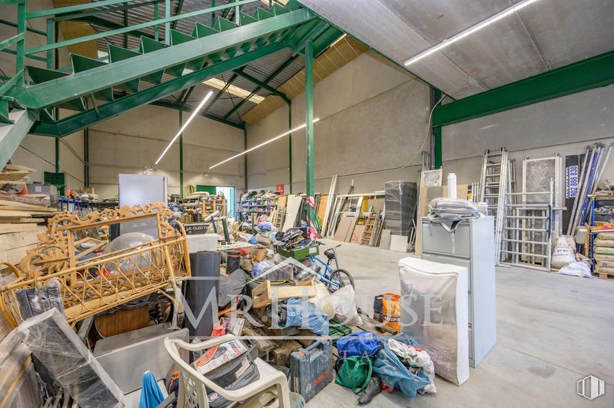 Industrial for sale at Calle Costa del Sol, Yuncos, Toledo, 45210 with engineering, shelving, building material, plastic, design, factory, workshop, shelf, cardboard and aluminium around