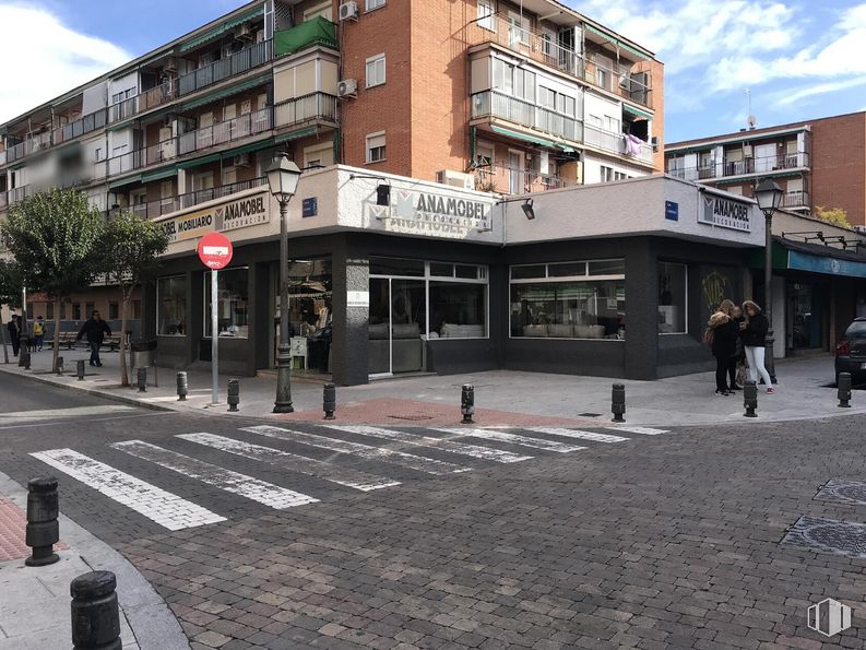 Retail for sale at Plaza Roma, 1, Leganés, Madrid, 28911 with sky, building, window, cloud, road surface, urban design, house, asphalt, city and residential area around