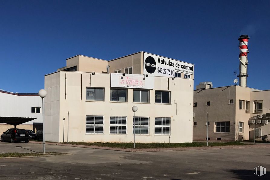 Oficina en alquiler y venta en Avenida Vidrio, 18, Azuqueca de Henares, Guadalajara, 19200 con edificio, coche, cielo, ventana, accesorio, fachada, bienes raíces, edificio comercial, tipografía, material compuesto, planta y gas alrededor