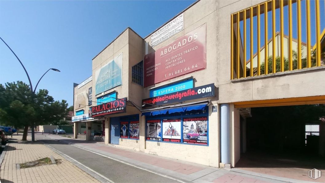 Local en venta en Zona Sector III, Getafe, Madrid, 28905 con edificio comercial y publicidad alrededor