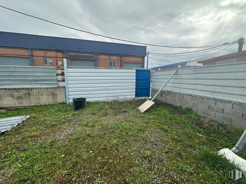 Land for rent at Avenida Industria, Illescas, Toledo, 45200 with building, siding, yard, home fencing, building material, fence and backyard around