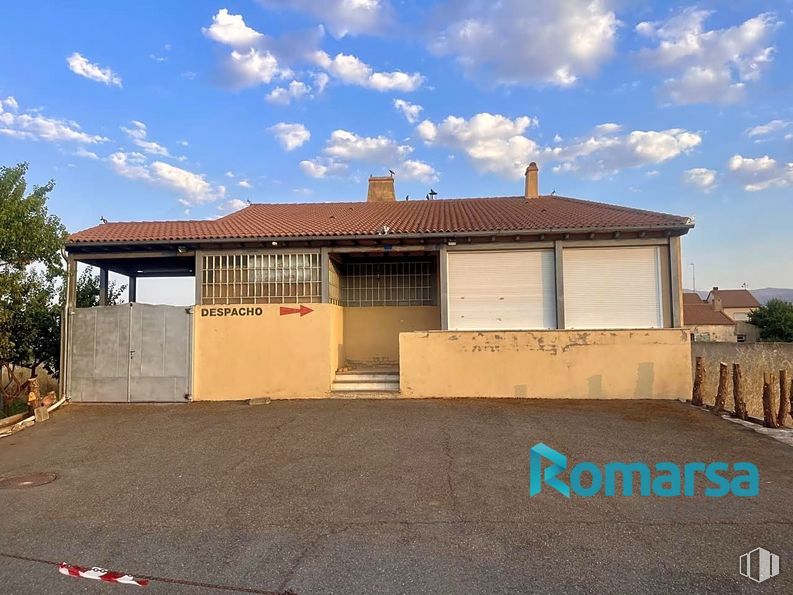 Industrial for sale & for rent at Carretera Piedrahita, Muñogalindo, Ávila, 05530 with cloud, sky, property, building, window, door, plant, tree, house and shade around