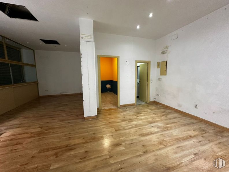 Local en venta en Calle Eulalia Paino, Carabanchel, Madrid, 28025 con ventana, puerta, propiedad, madera, accesorio, hall, suelos, edificio, suelo y tinte para madera alrededor