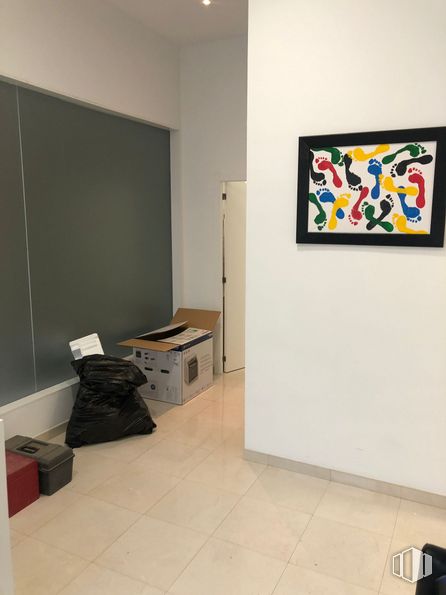 Local en venta en Calle General Cabrera, 11, Tetuán, Madrid, 28020 con marco, equipaje y bolsos, diseño de interiores, madera, pintura, arte, piso, pared, edificio y suelo alrededor