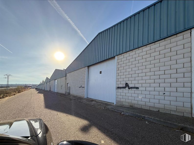 Industrial for sale at Calle León, Magán, Toledo, 45590 with concrete, parking, garage door, garage, driveway and siding around