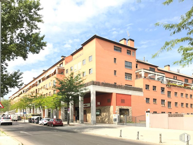 Local en venta en Calle Camilo José Cela, 3, Las Rozas de Madrid, Madrid, 28230 con edificio, cielo, nube, ventana, árbol, diseño urbano, coche, condominio, vehículo y barrio alrededor