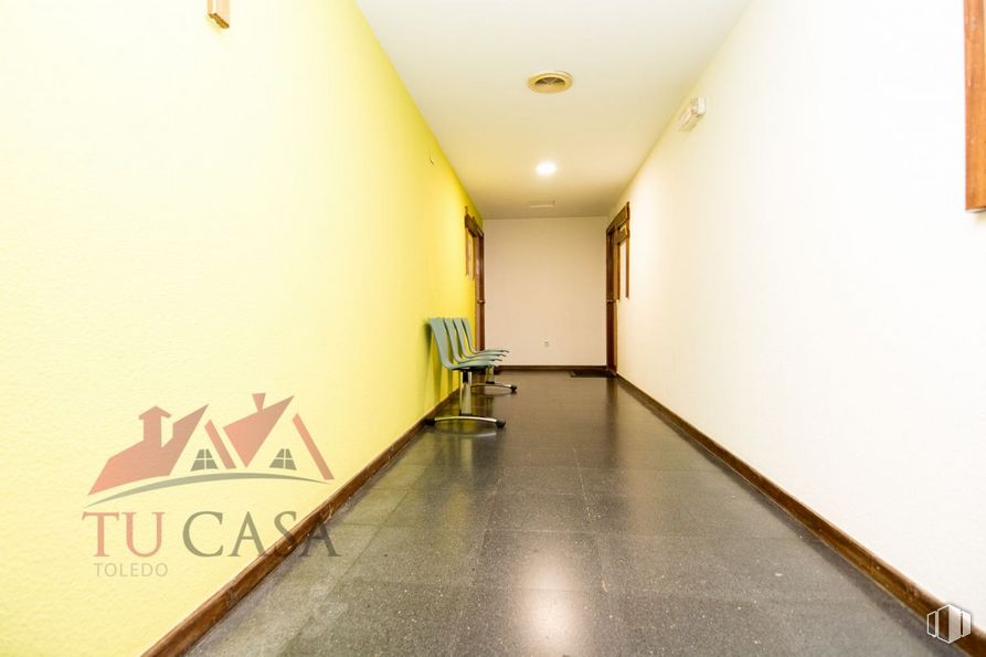 Office for rent at Carretera de la Peraleda, Toledo, 45004 with chair, fixture, wood, interior design, floor, flooring, wall, real estate, ceiling, building and hardwood around