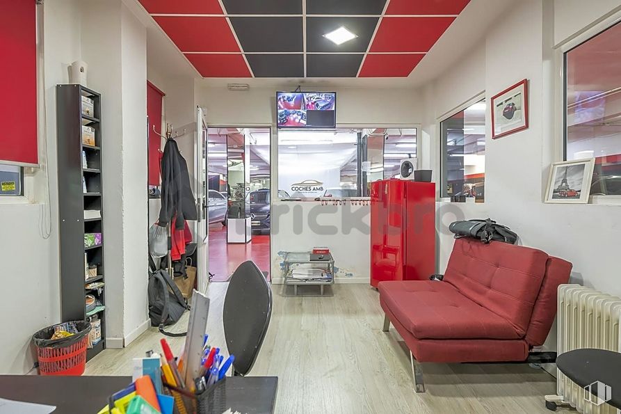 Local en venta en Calle López Mezquía, 9, Carabanchel, Madrid, 28019 con sofá, edificio, suelos, suelo, estante, diseño automovilístico, sofá estudio, techo, silla y marco alrededor