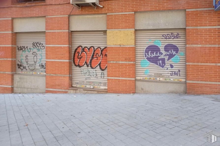 Retail for sale at Avenida Pablo Neruda, Puente de Vallecas, Madrid, 28018 with building, road surface, orange, brick, brickwork, wood, art, public space, font and sidewalk around