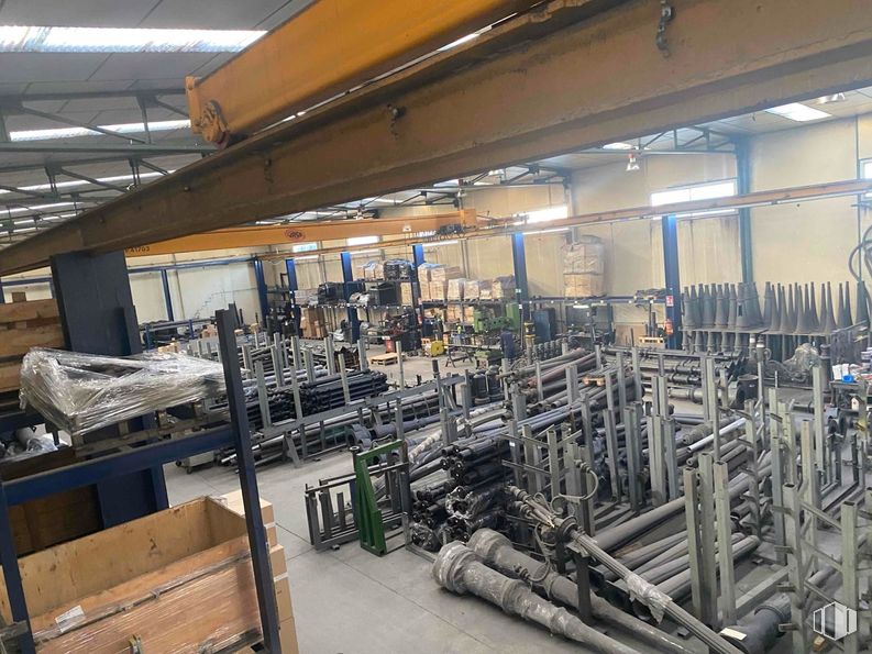 Industrial for sale at Zona industrial, Alcalá de Henares, Madrid, 28808 with industry, pipe, machine, metal, iron, factory, engineering, building material, steel and workshop around