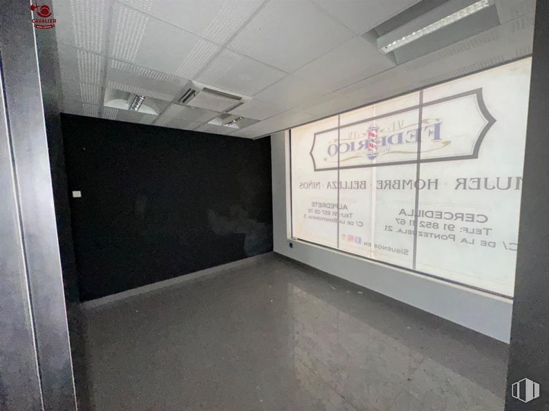 Retail for rent at Zona centro, Guadarrama, Madrid, 28440 with flooring, ceiling, building, handwriting, concrete, font, window, room, door and glass around