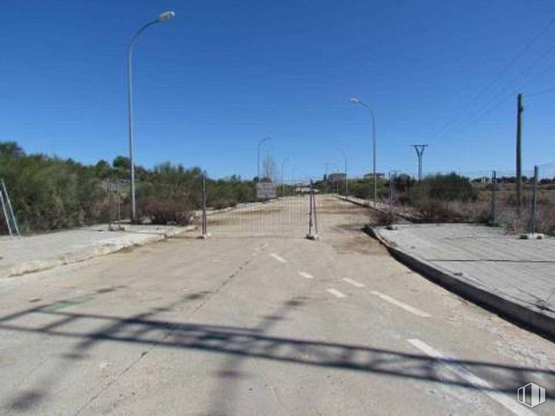 Suelo en venta en Calle Mayoral, 18 , Quer, Guadalajara, 19209 con luz de la calle, cielo, superficie de carretera, asfalto, árbol, vía pública, planta, carretera, línea eléctrica aérea y electricidad alrededor