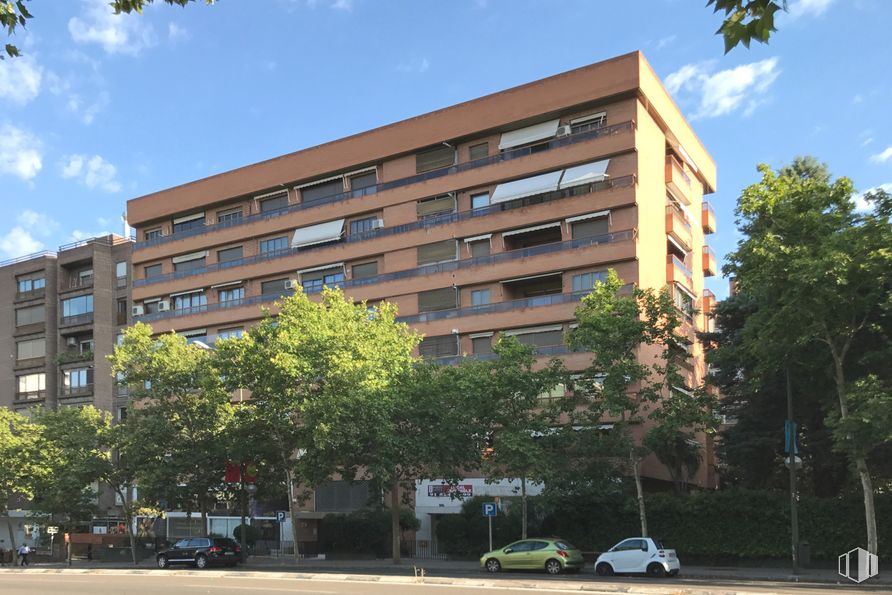 Local en venta en Avenida de Alberto Alcocer, 29, Chamartín, Madrid, 28036 con edificio, cielo, nube, propiedad, coche, ventana, arquitectura, rueda, árbol y diseño urbano alrededor