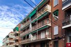 Retail for sale at Ciudad Lineal - Quintana, Ciudad Lineal, Madrid, 28027 with car, window, cloud, sky, building, vehicle, blue, automotive tail & brake light, automotive lighting and urban design around