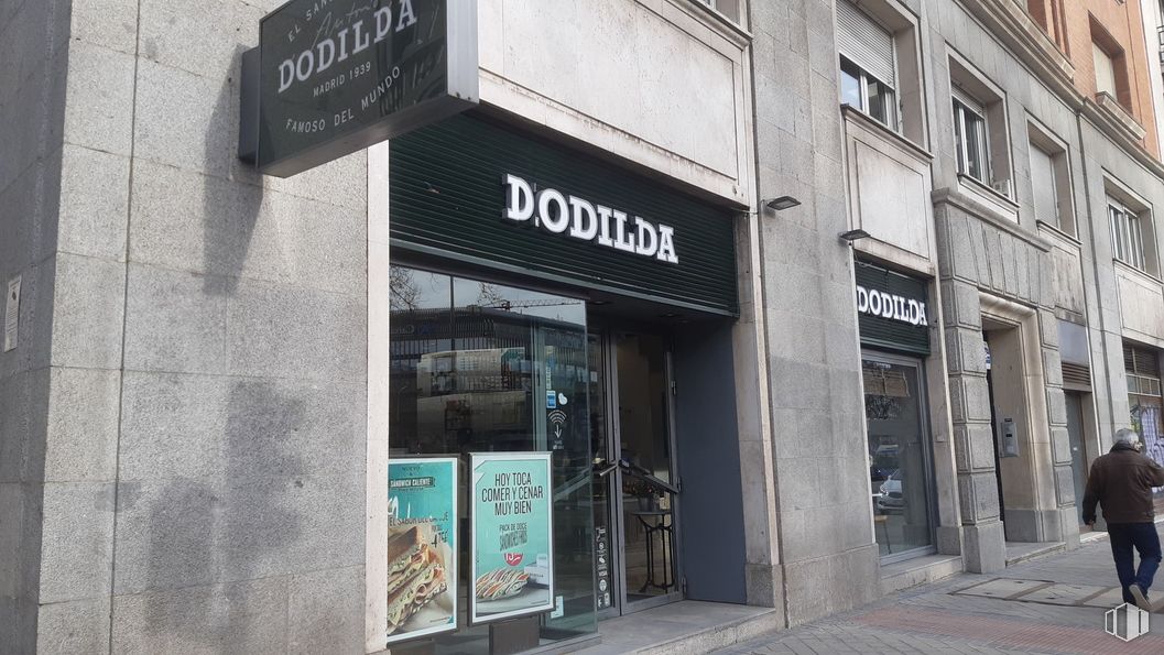 Local en alquiler en Paseo Castellana, 70, Chamartín, Madrid, 28046 con persona, accesorio, edificio, fuente, ventana, fachada, ciudad, puerta, señalización y calle alrededor