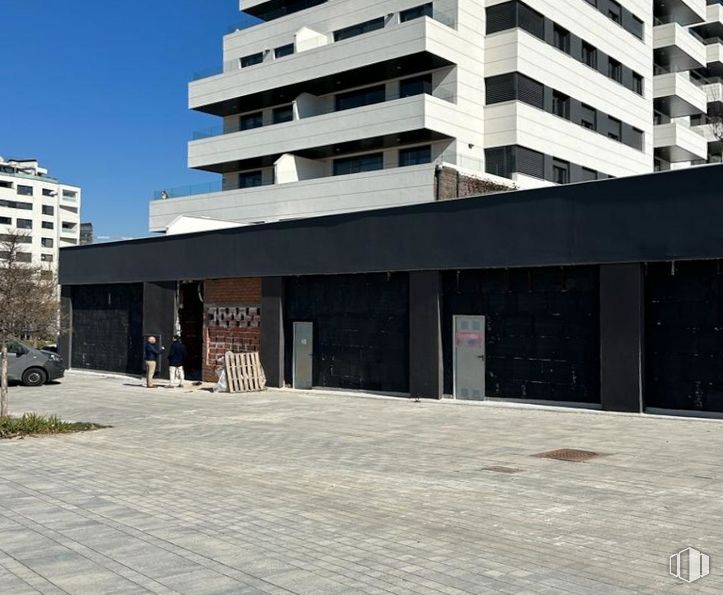 Local en alquiler y venta en Calle María Mercedes de Borbón, 96, Hortaleza, Madrid, 28055 con edificio, ventana, diseño urbano, cielo, condominio, material compuesto, fachada, edificio comercial, ciudad y casa alrededor