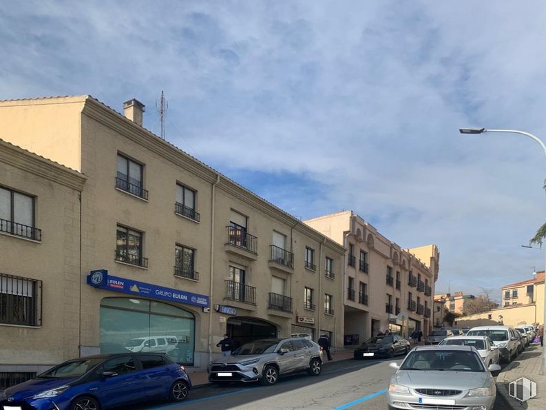 Local en venta en Paseo Santo Tomás, Ávila, 05003 con coche, edificio, luz de estacionamiento, cielo, neumático, rueda, nube, vehículo, ventana y matrícula del vehículo alrededor